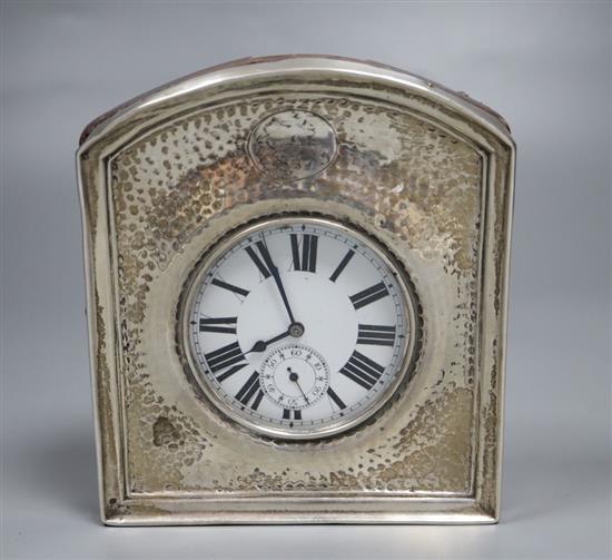 An Edwardian planished silver mounted travelling watch case, with pocket watch, Henry Matthews, Birmingham, 1905, 11.6cm.